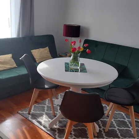 Simon Apartment *